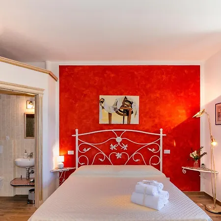 Il Giardino Dei Poeti And B&B 루카