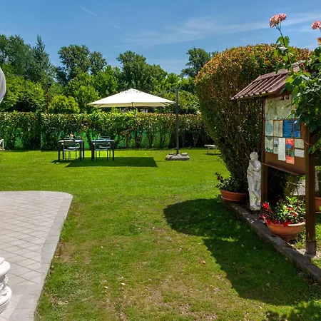 B&B Il Giardino Dei Poeti And 루카