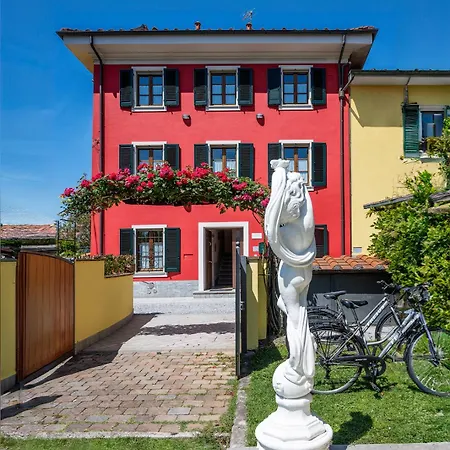 Il Giardino Dei Poeti And B&B 루카