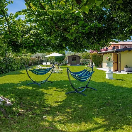 Il Giardino Dei Poeti And B&B 루카