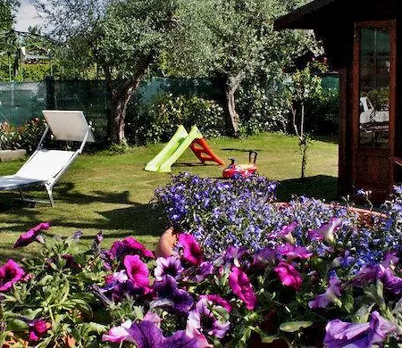 Il Giardino Dei Poeti And B&B 루카